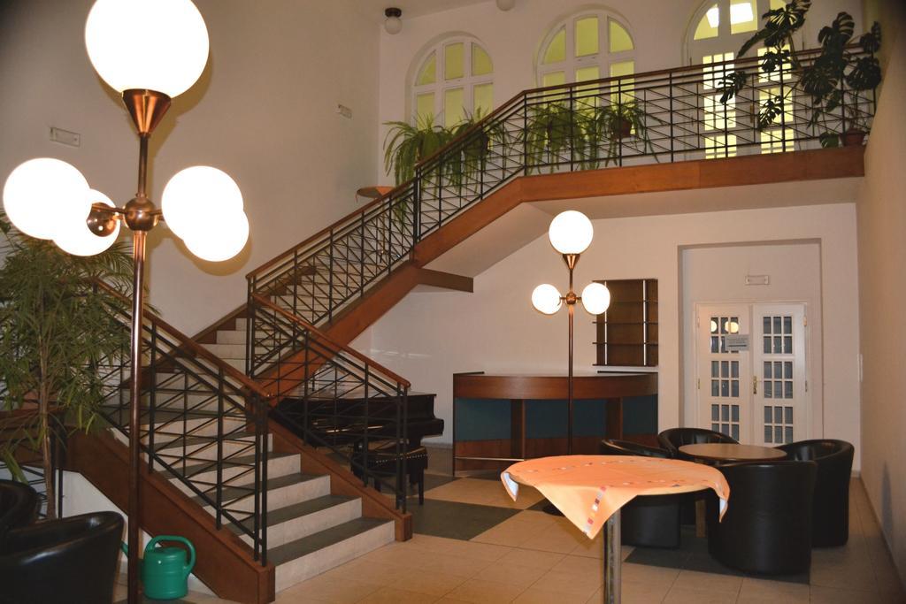 Masarykova Kolej Hotel Praga Exterior foto