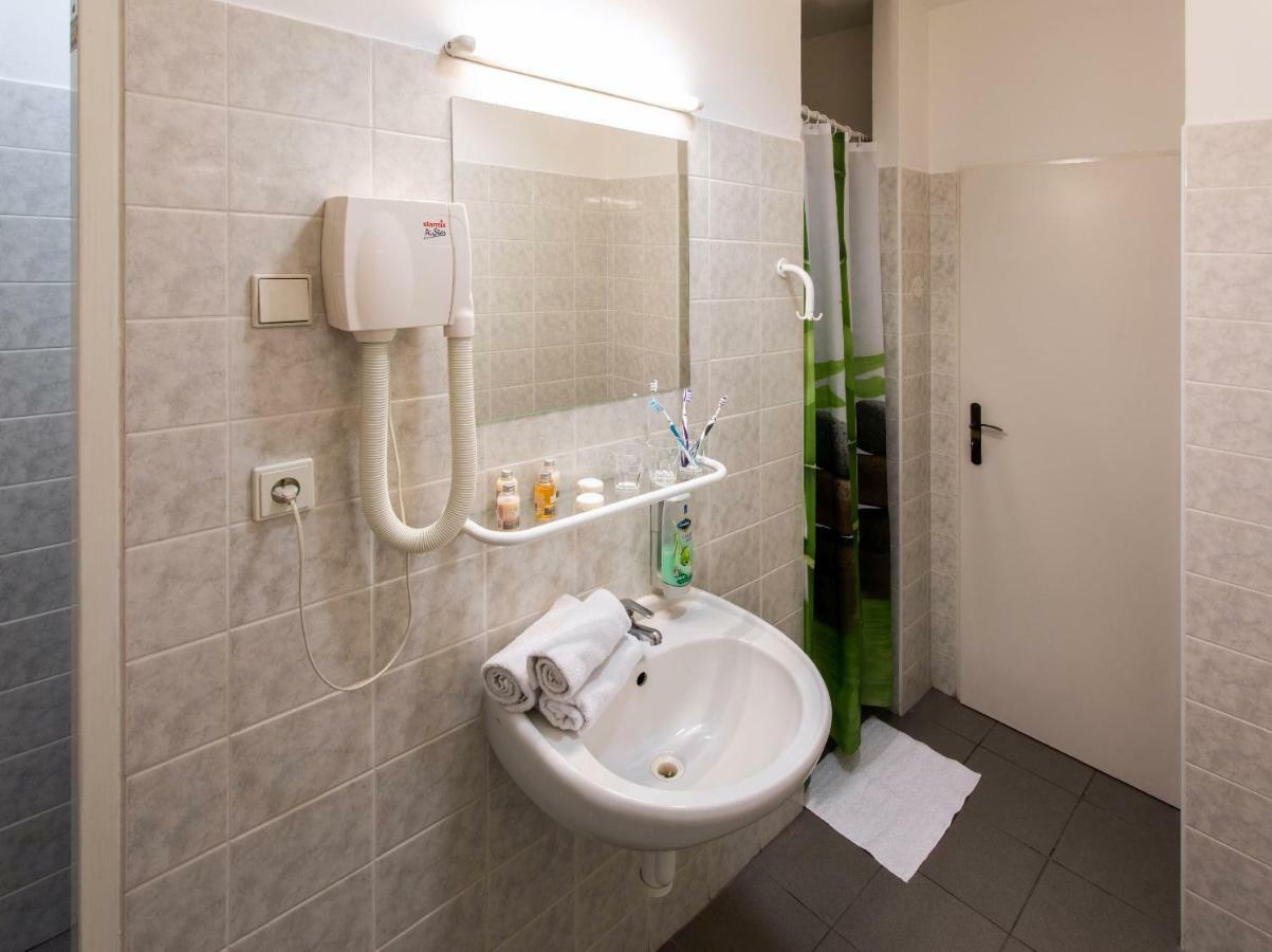 Masarykova Kolej Hotel Praga Exterior foto
